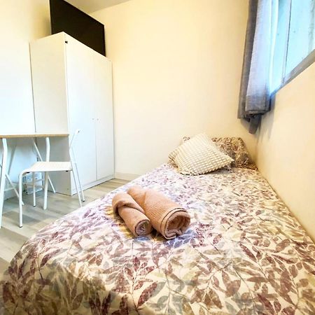 Valencia Guest Rooms Near The Beach In Shared Apartment Exterior photo